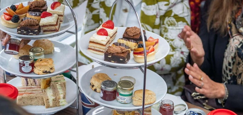 London: Afternoon Tea Bus & Buckingham Palace Entry Option - Key Points
