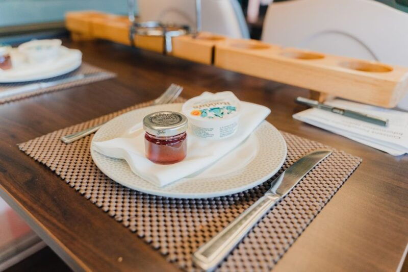 london-afternoon-tea-bus-with-a-glass-of-prosecco