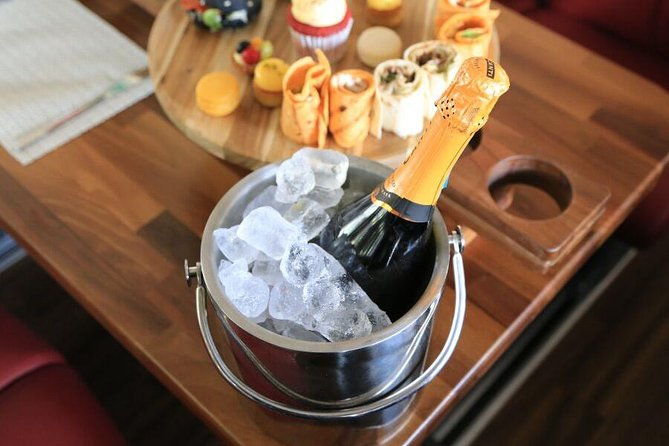 london-afternoon-tea-bus-with-panoramic-tour-on-upper-deck