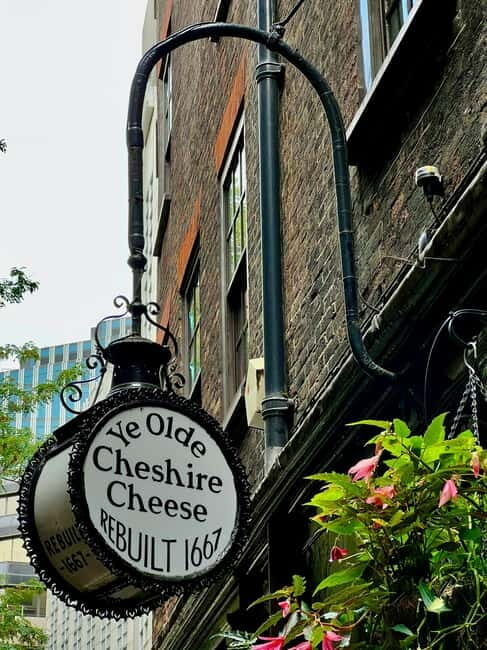 London: Ale, Ink & Justice Walking Tour - How the Experience Unfolds