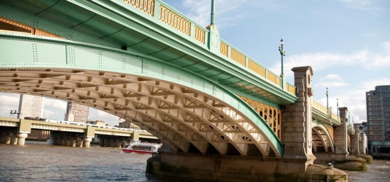 london-app-based-walking-tour-with-30-stops