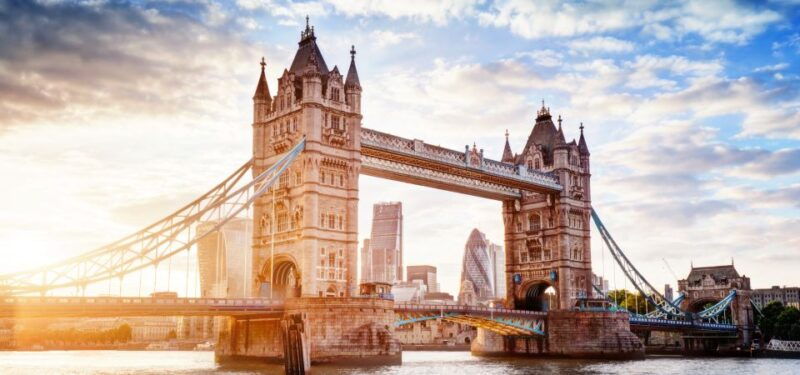 london-app-based-walking-tour-with-30-stops