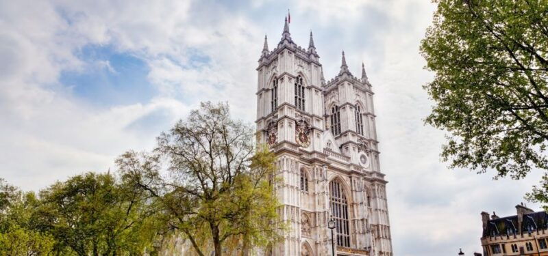 london-app-based-walking-tour-with-30-stops