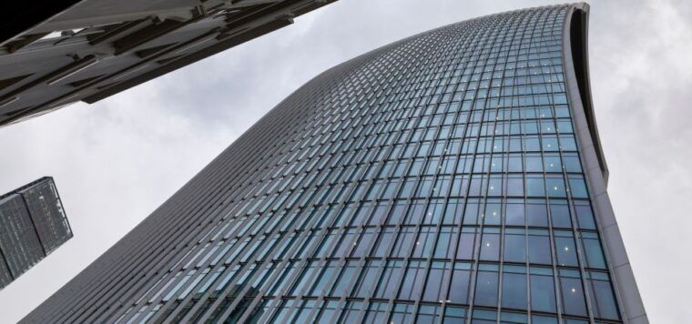 london-app-based-walking-tour-with-30-stops