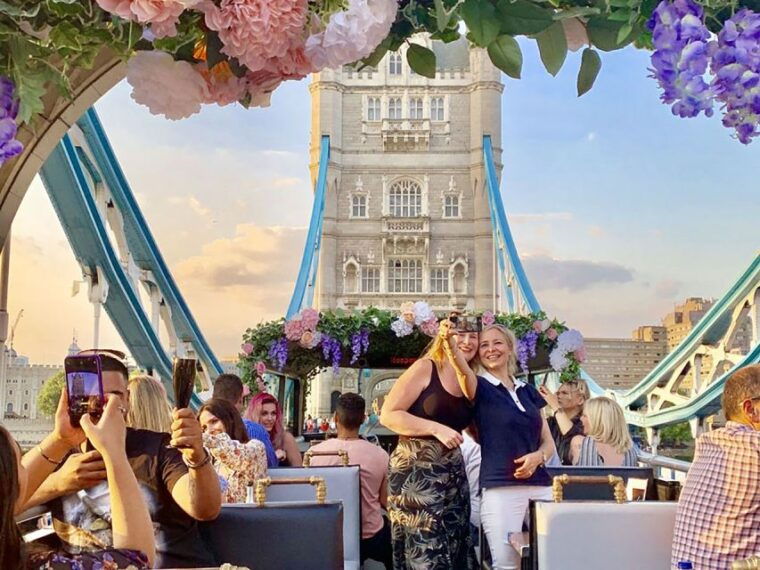 london-bar-bus-tour-by-tootbus