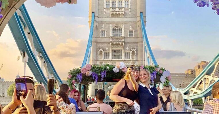 london-bar-bus-tour-by-tootbus