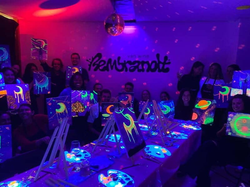 London: Bottomless Sip & Paint in the Dark - Who Would Love This Experience?