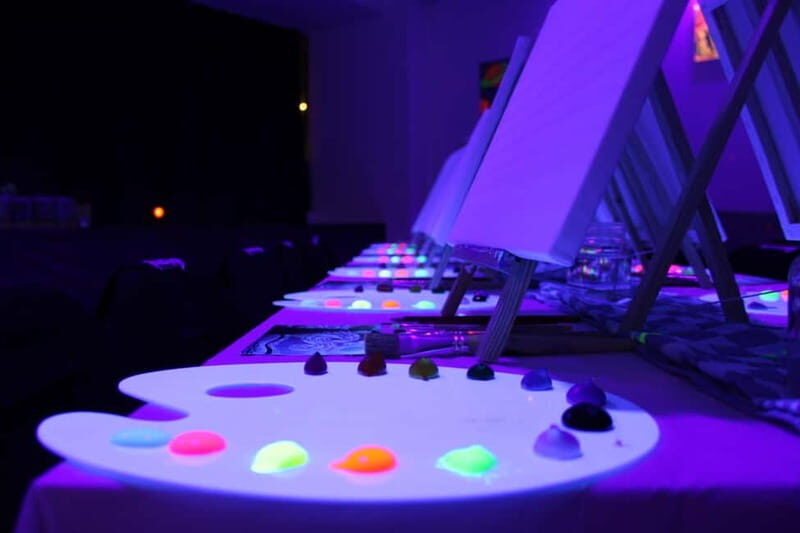 London: Bottomless Sip & Paint in the Dark - Practical Details and Tips