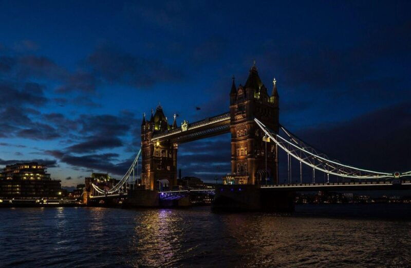 london-bridges-night-time-light-private-tour