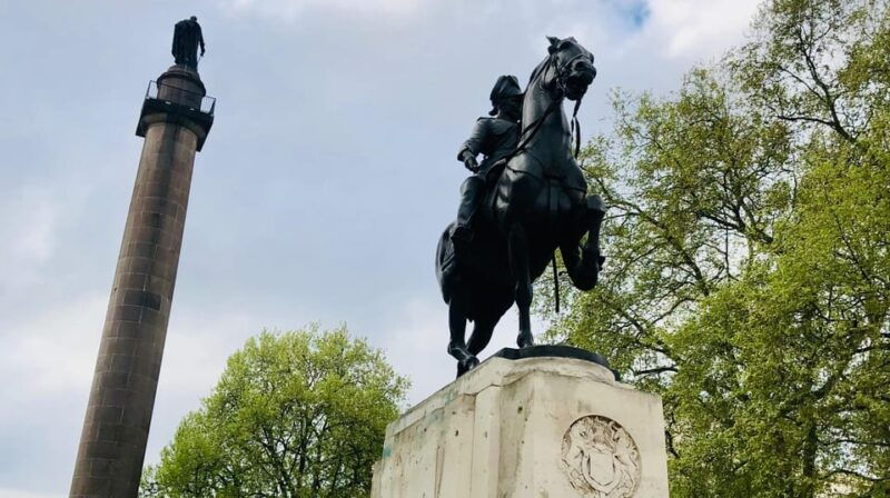 london-buckingham-palace-and-changing-of-the-guard