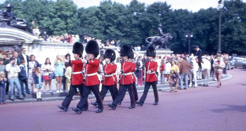 london-buckingham-palace-and-changing-of-the-guards-tour