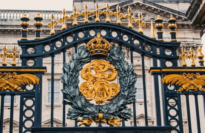 london-buckingham-palace-and-changing-of-the-guards-tour