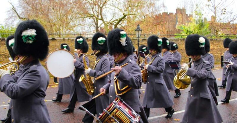 london-buckingham-palace-changing-of-the-guard-experience-2