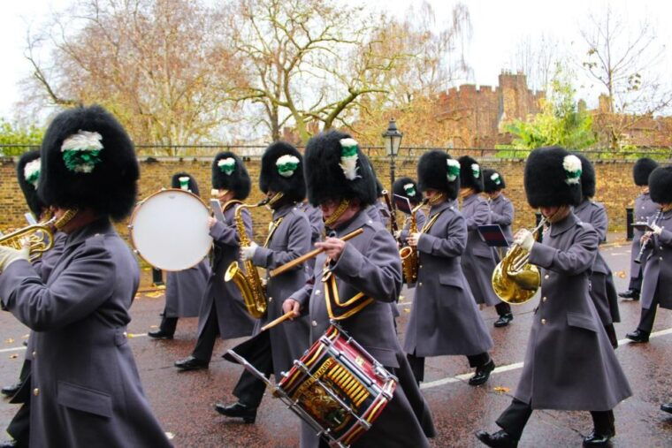 london-buckingham-palace-changing-of-the-guard-experience-2