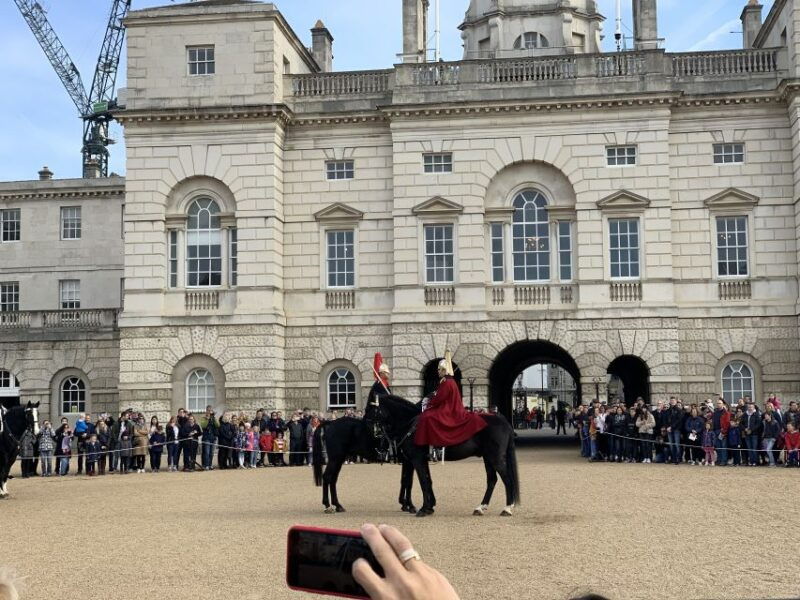 london-buckingham-palace-changing-of-the-guard-experience