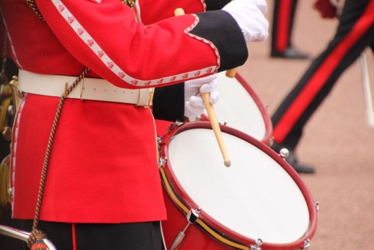 london-buckingham-palace-changing-of-the-guard-experience