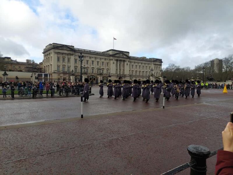 London Buckingham Palace: Changing of the Guard Walking Tour - Key Points