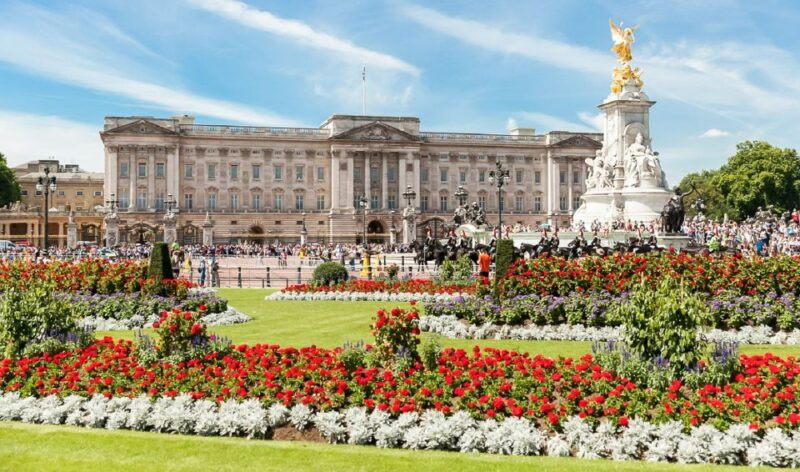 london-buckingham-palace-entry-changing-of-the-guard-tour