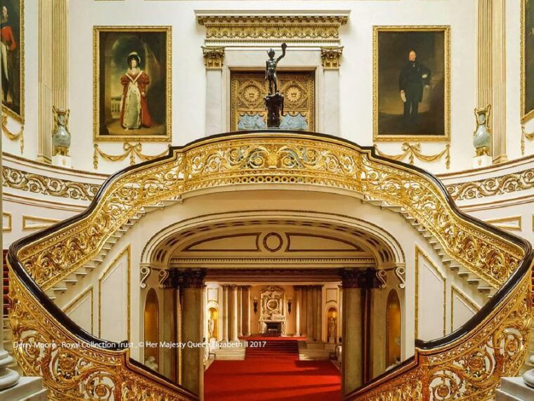 london-buckingham-palace-entry-changing-of-the-guard-tour