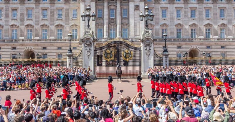 London: Buckingham Palace Ticket and Afternoon Tea Bus Tour - FAQs