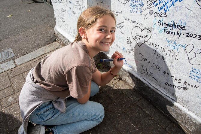 london-calling-private-rock-n-roll-4-hour-tour-in-a-black-cab