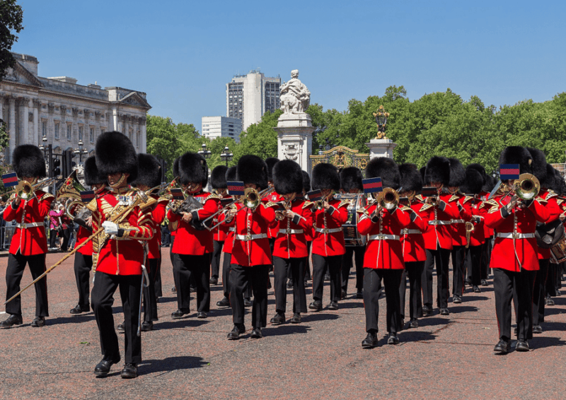 london-changing-of-the-guard-and-royal-palaces-walking-tour