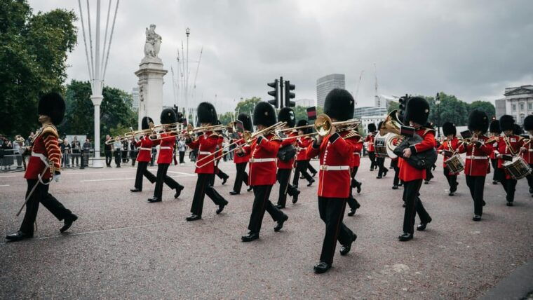 london-changing-of-the-guard-experience-and-landmarks-tour-2
