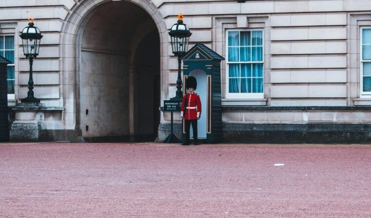 london-changing-of-the-guard-experience-private-tour-guide