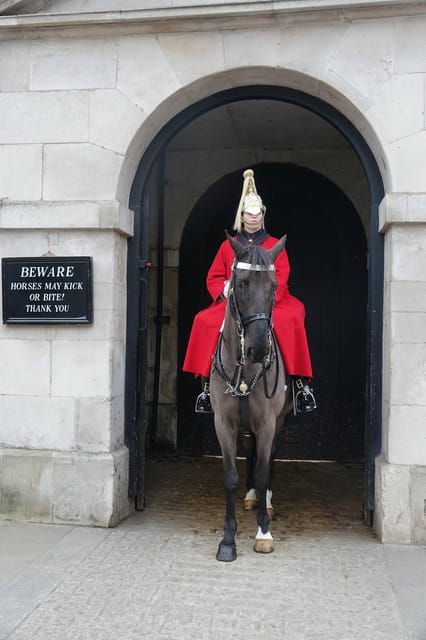 london-changing-of-the-guard-guided-tour-experience