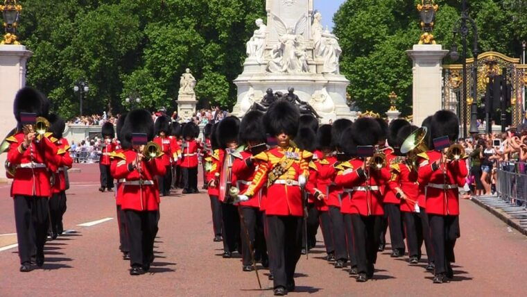 london-changing-of-the-guard-guided-tour-experience