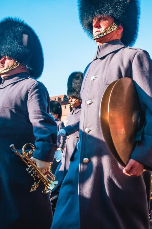 london-changing-of-the-guard-westminster-abbey