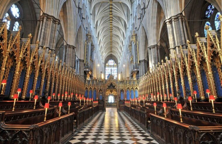 london-changing-of-the-guard-westminster-abbey