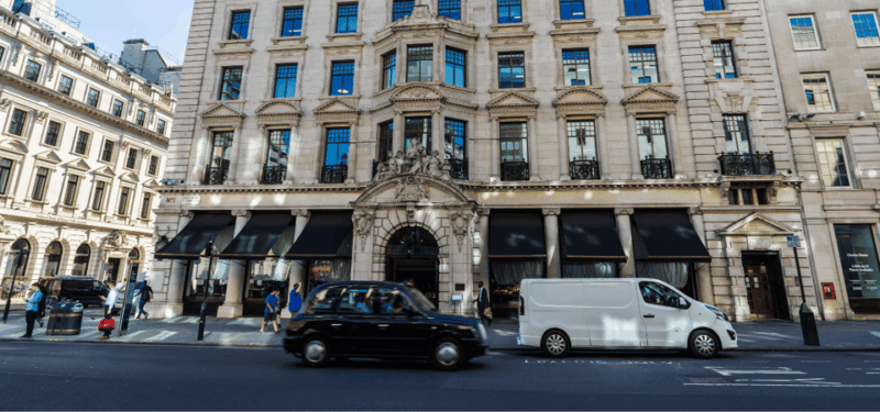 london-changing-of-the-guard-with-a-an-app