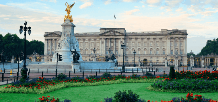 london-changing-of-the-guard-with-a-an-app