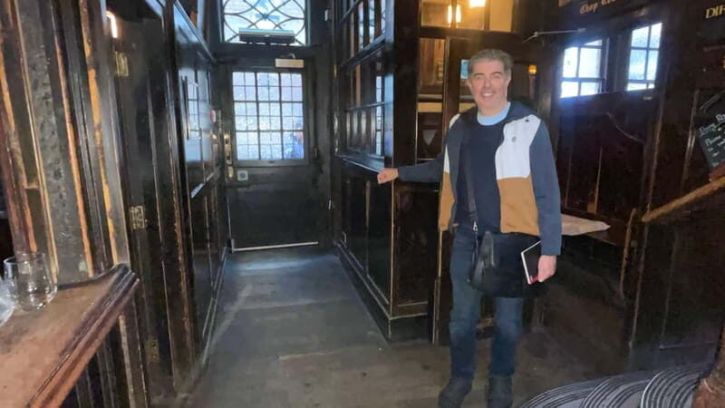 London: Charles Dickens Walking Tour for Small Groups - Key Points  