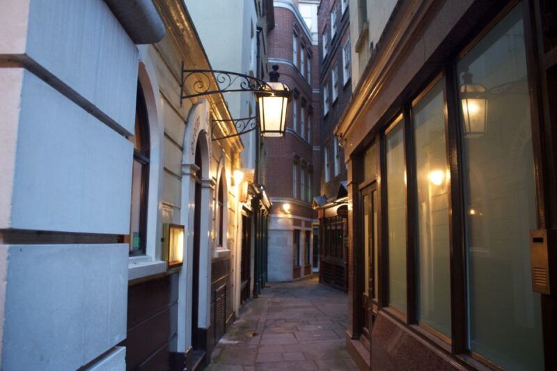 london-charles-dickens-walking-tour