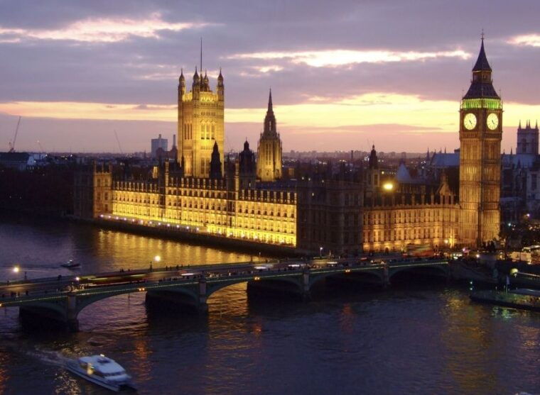 london-christmas-lights-nighttime-bus-tour-with-live-guide