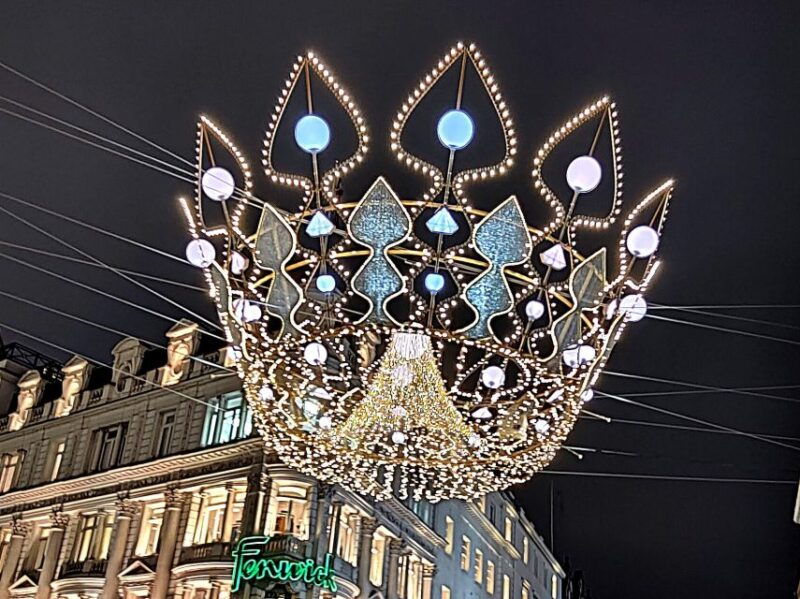 london-christmas-sparkle-walking-tour-small-group