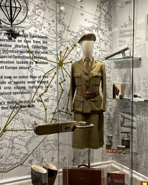 london-city-of-spies-tour-with-cocktail-and-dinner