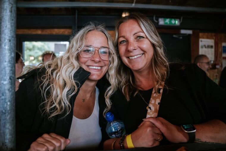 london-dark-comedy-on-iconic-battersea-barge