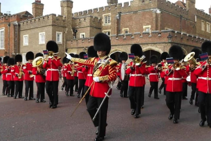 London: Essential Tour and Changing of the Guard - A Closer Look at the Itinerary and What to Expect