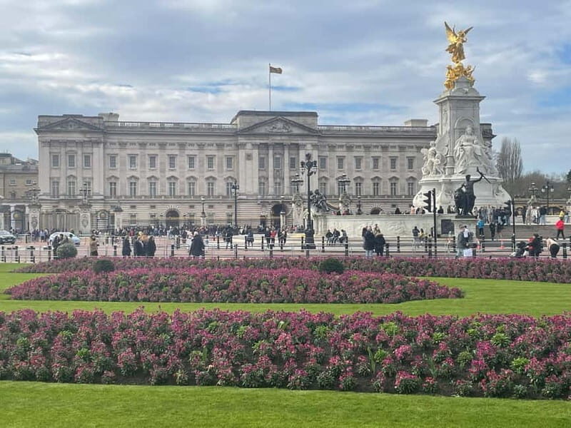 London: Essential Tour and Changing of the Guard - The Real Value in the Details
