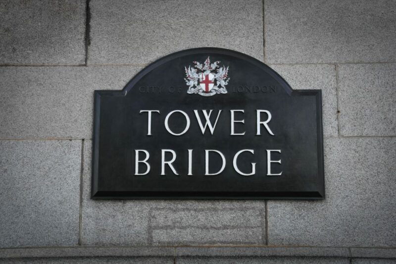 london-explore-the-tower-of-london-tower-bridge
