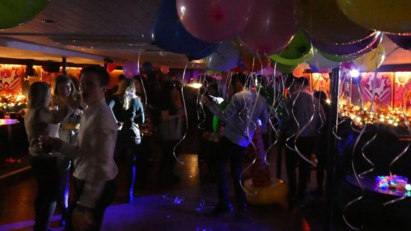 london-friday-at-boat-show-comedy-club-and-nigthclub