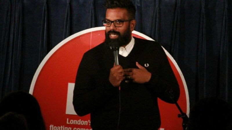 london-friday-at-boat-show-comedy-club-experience