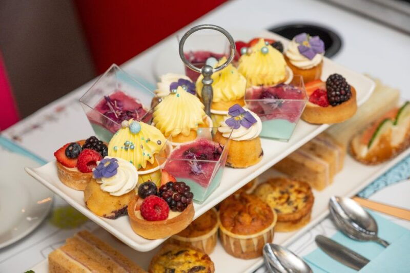 london-gin-and-afternoon-tea-bus-tour-with-audio-guide