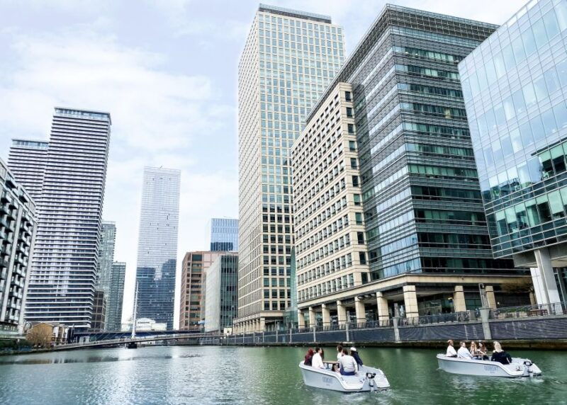 london-goboat-rental-in-canary-wharf-with-london-docklands