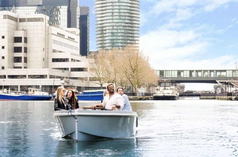 london-goboat-rental-in-canary-wharf-with-london-docklands