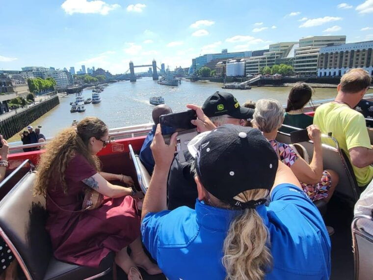 london-guided-sightseeing-tour-on-a-vintage-open-top-bus