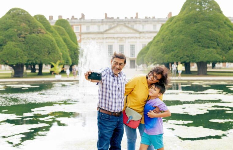 london-hampton-court-palace-private-tour-with-train-option